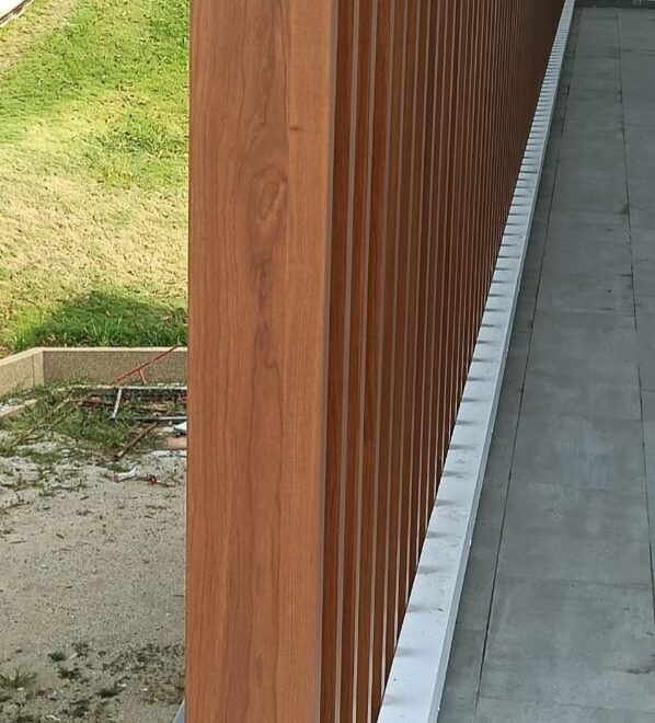 picture 2 - featuring wood-grain effect and box capping